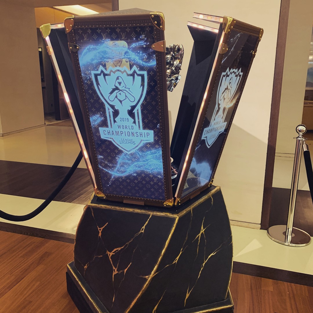 LV × League of Legends